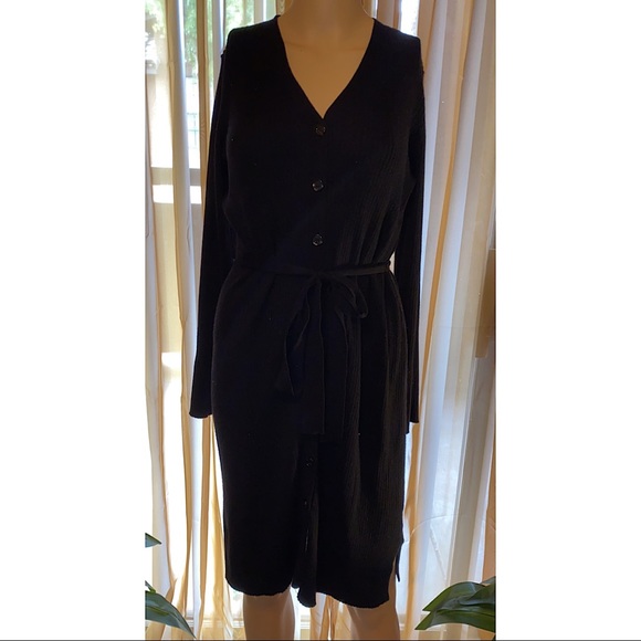 🖤 𝔹𝕝𝕒𝕔𝕜 𝕤𝕨𝕖𝕒𝕥𝕖𝕣 𝕕𝕣𝕖𝕤𝕤 🖤 - Picture 2 of 2